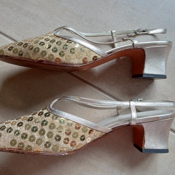 VINTAGE GOLD LAMÉ & SEQUIN SHOE - Picture 4 of 14
